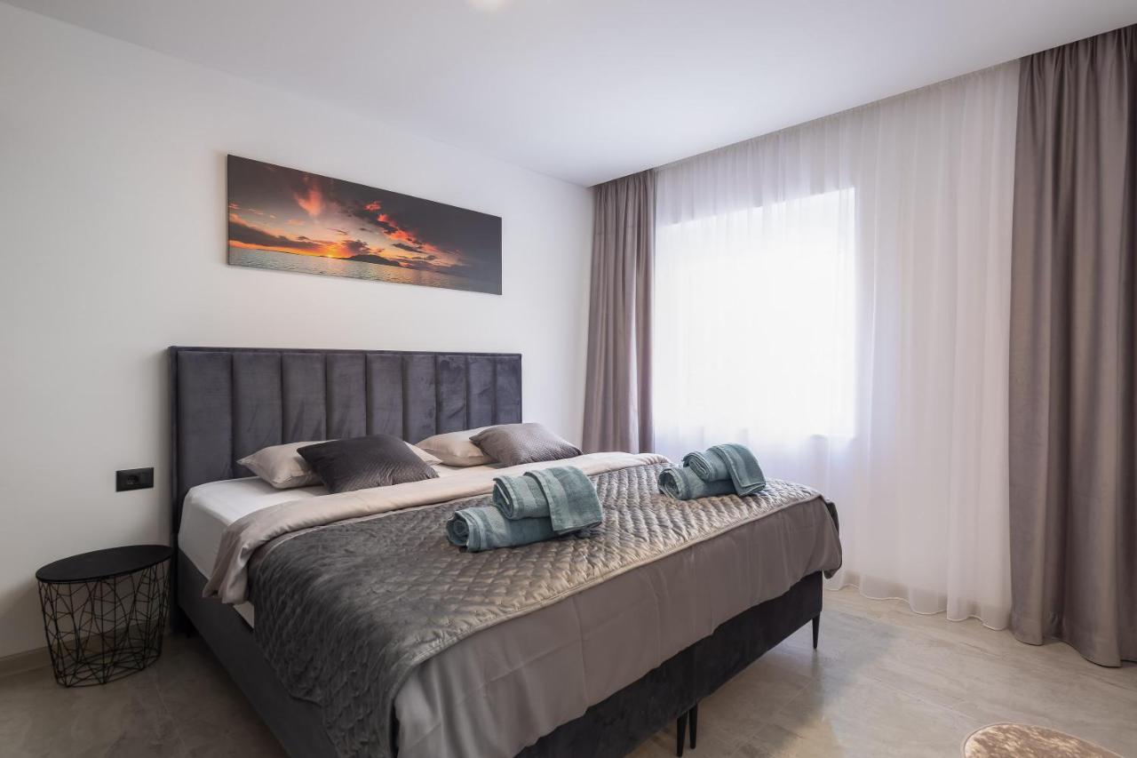 Luxury Apartment Lorena - Private Heated Pool - Jesenice  Extérieur photo