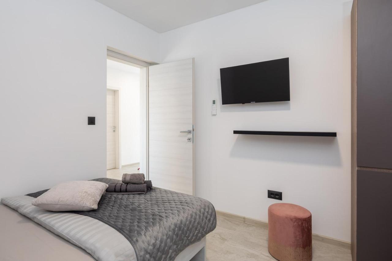 Luxury Apartment Lorena - Private Heated Pool - Jesenice  Extérieur photo