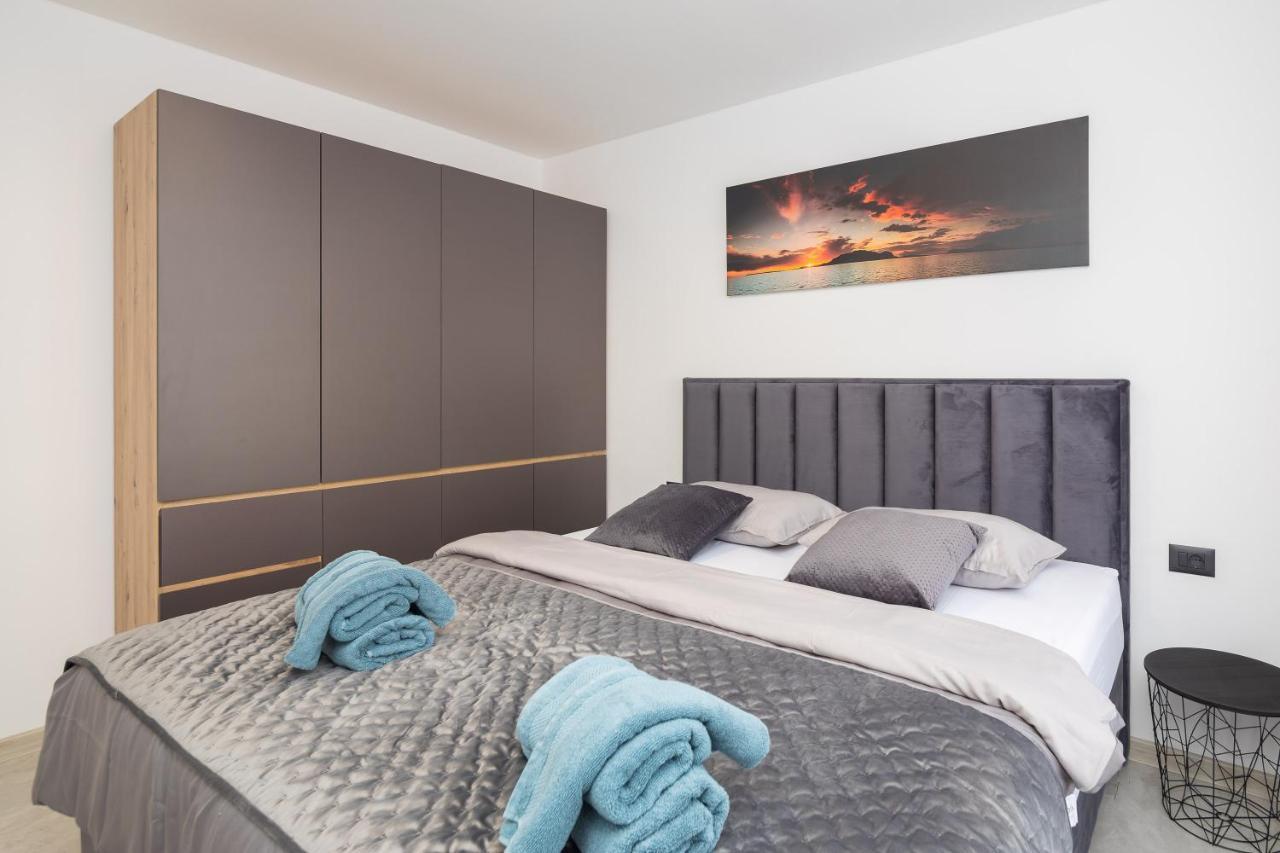 Luxury Apartment Lorena - Private Heated Pool - Jesenice  Extérieur photo