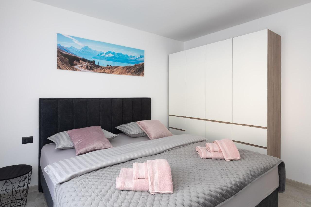 Luxury Apartment Lorena - Private Heated Pool - Jesenice  Extérieur photo
