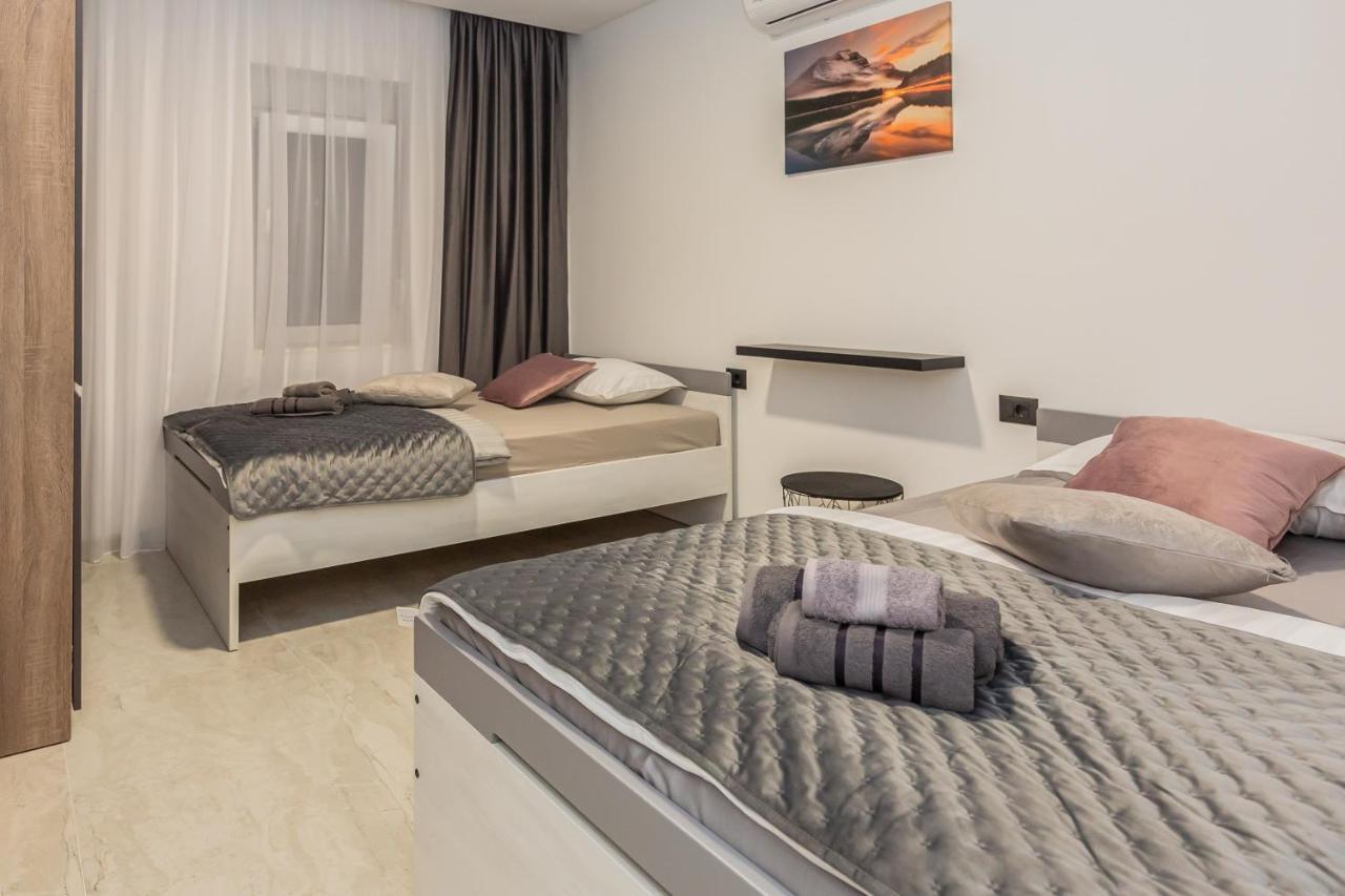 Luxury Apartment Lorena - Private Heated Pool - Jesenice  Extérieur photo