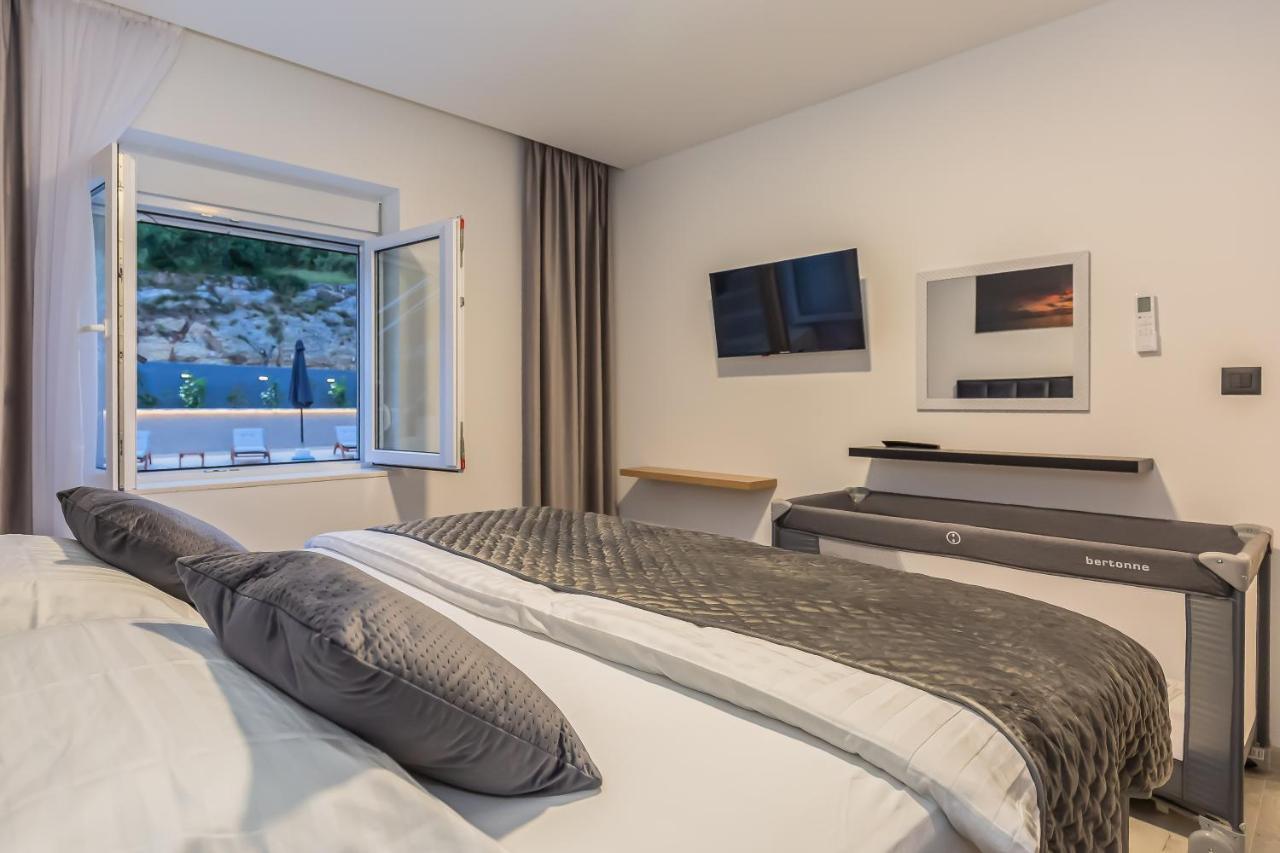 Luxury Apartment Lorena - Private Heated Pool - Jesenice  Extérieur photo