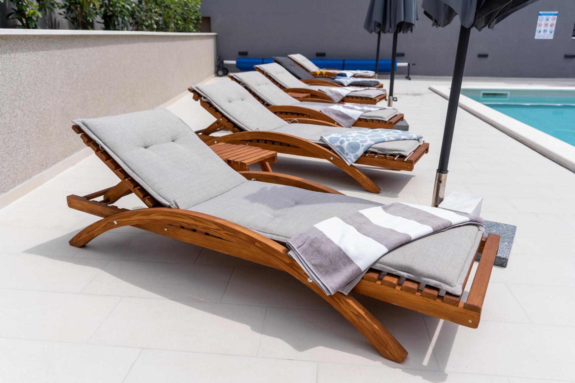 Luxury Apartment Lorena - Private Heated Pool - Jesenice  Extérieur photo